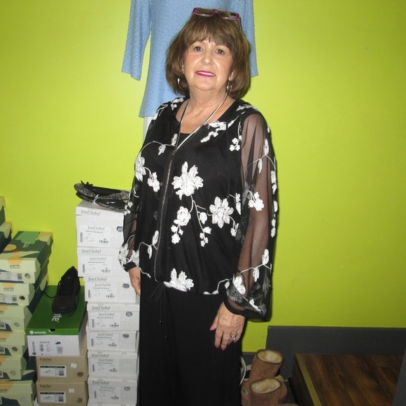 Meet your Posher, Joan - Picture 1 of 1